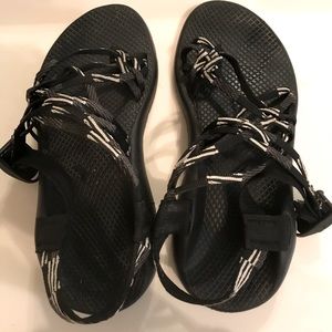 Women’s chacos size 9